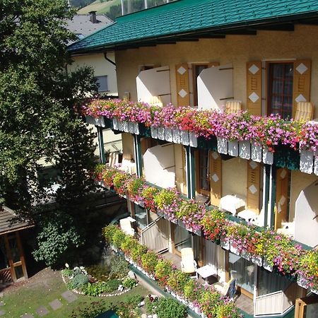 Hotel Cavallino Bianco - Weisses Roessl San Candido Exterior photo