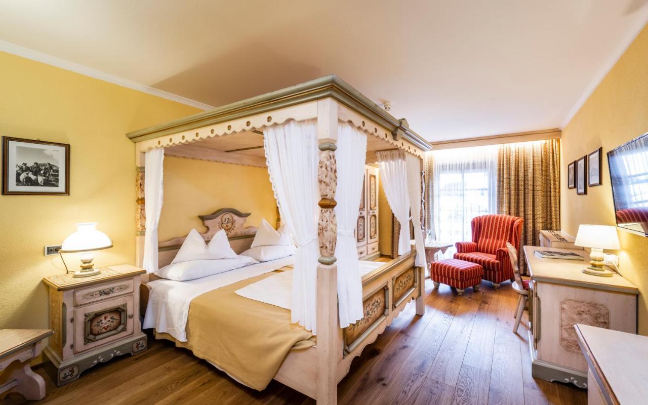 Hotel Cavallino Bianco - Weisses Roessl San Candido Exterior photo