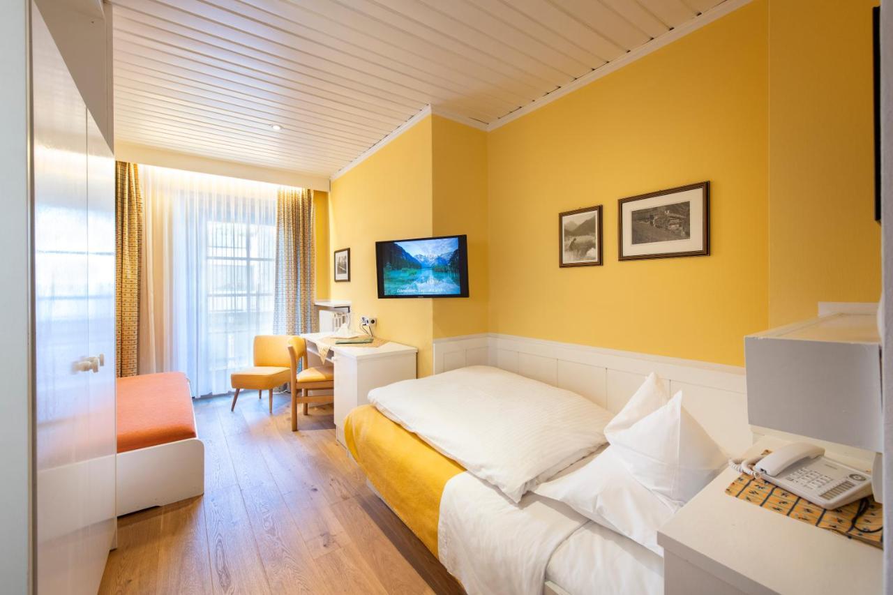 Hotel Cavallino Bianco - Weisses Roessl San Candido Exterior photo