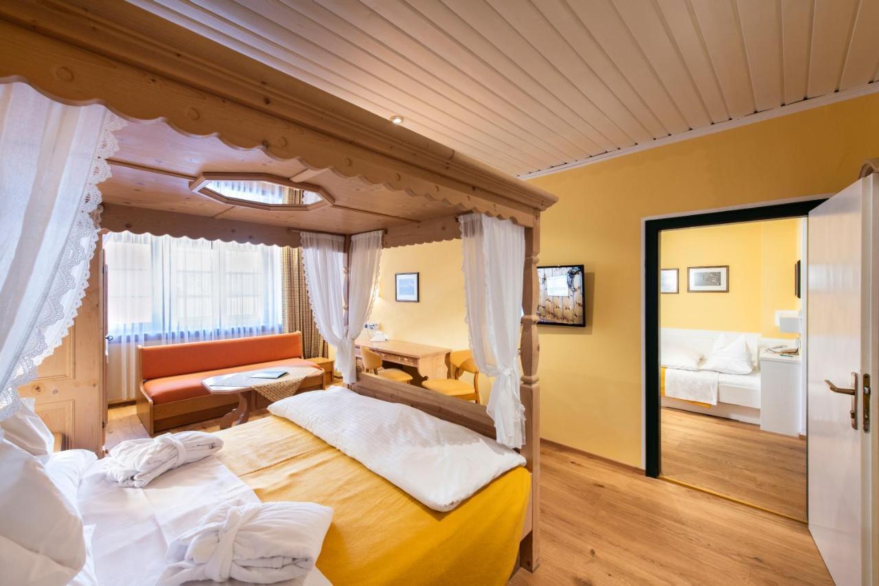 Hotel Cavallino Bianco - Weisses Roessl San Candido Exterior photo