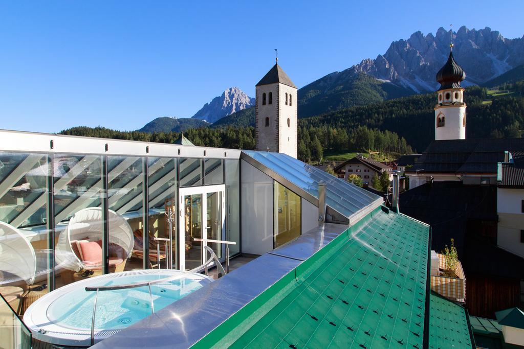 Hotel Cavallino Bianco - Weisses Roessl San Candido Exterior photo