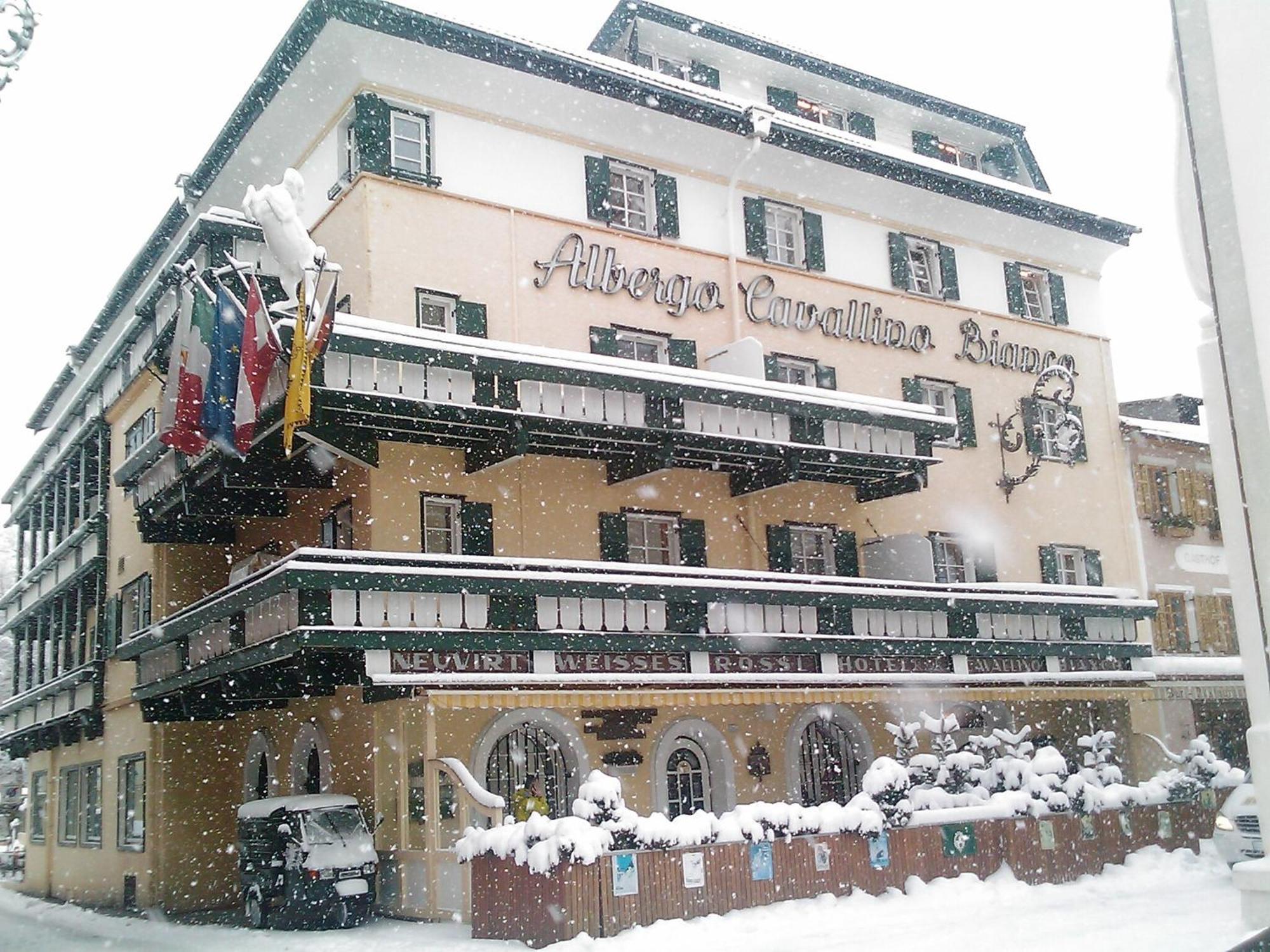 Hotel Cavallino Bianco - Weisses Roessl San Candido Exterior photo