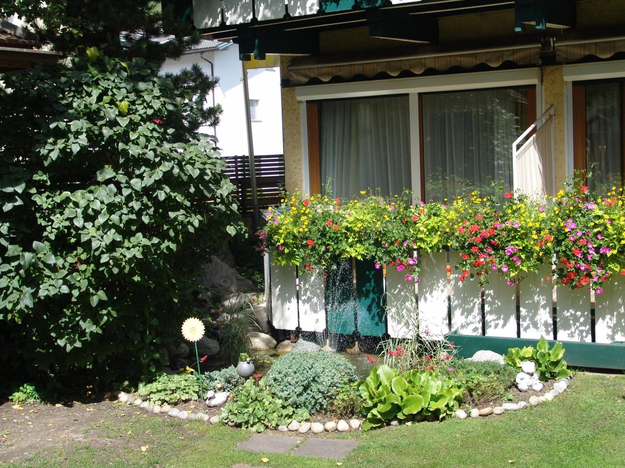 Hotel Cavallino Bianco - Weisses Roessl San Candido Exterior photo
