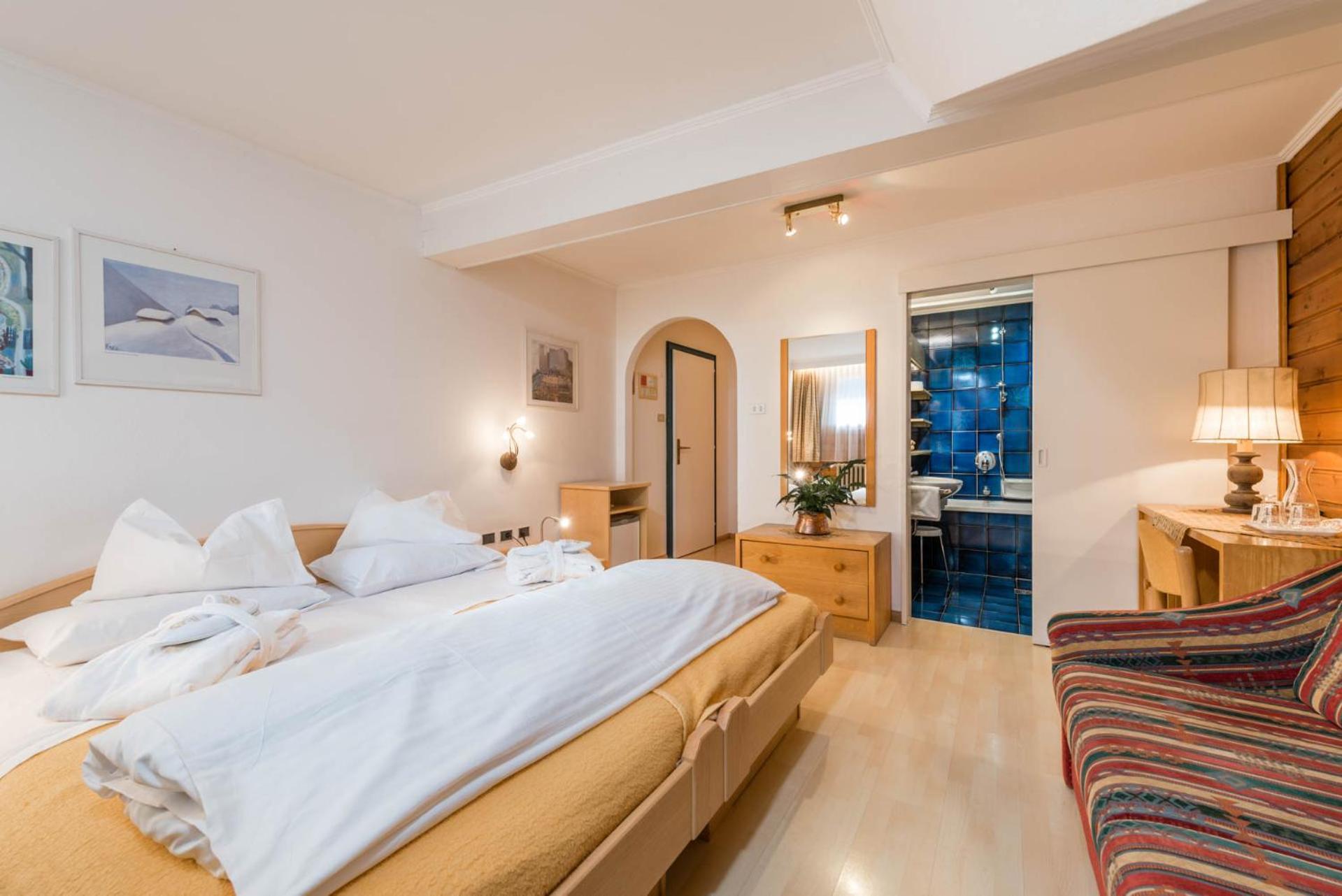 Hotel Cavallino Bianco - Weisses Roessl San Candido Exterior photo