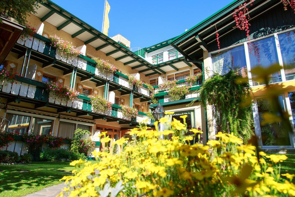 Hotel Cavallino Bianco - Weisses Roessl San Candido Exterior photo