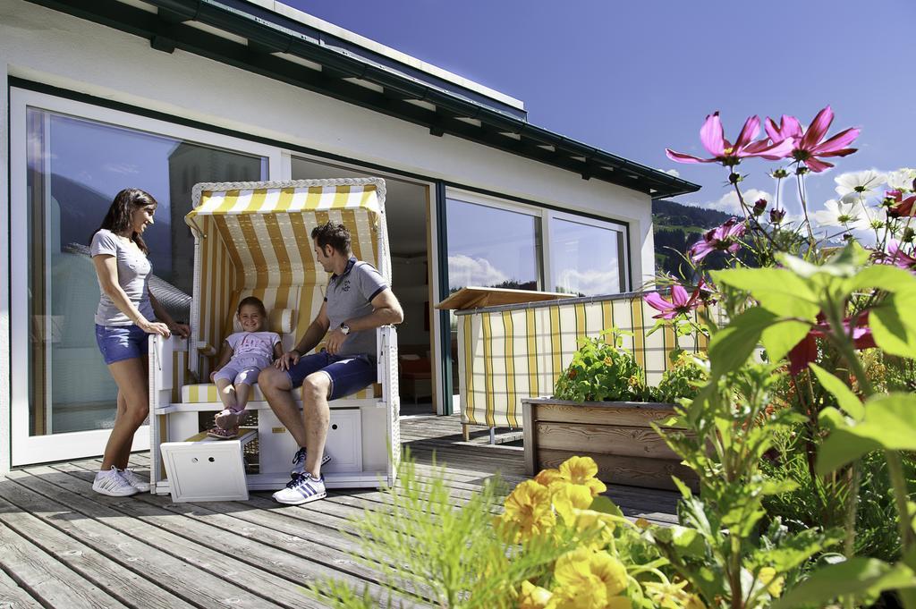 Hotel Cavallino Bianco - Weisses Roessl San Candido Exterior photo