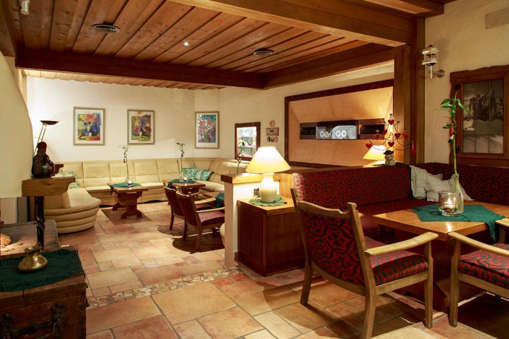 Hotel Cavallino Bianco - Weisses Roessl San Candido Exterior photo
